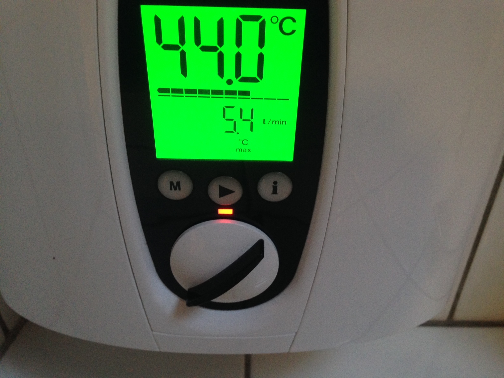 Moderner elektronischer Durchlauferhitzer